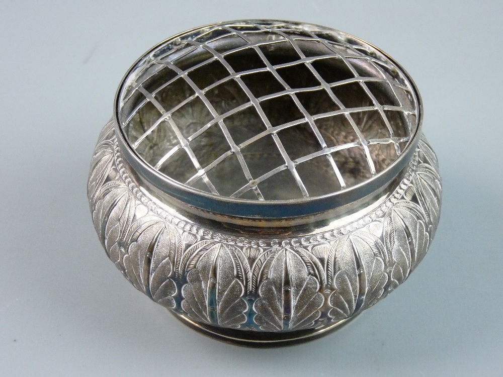 A BELIEVED SILVER EASTERN ROSE BOWL with embossed leaf decoration on a circular foot, 5.1 troy ozs