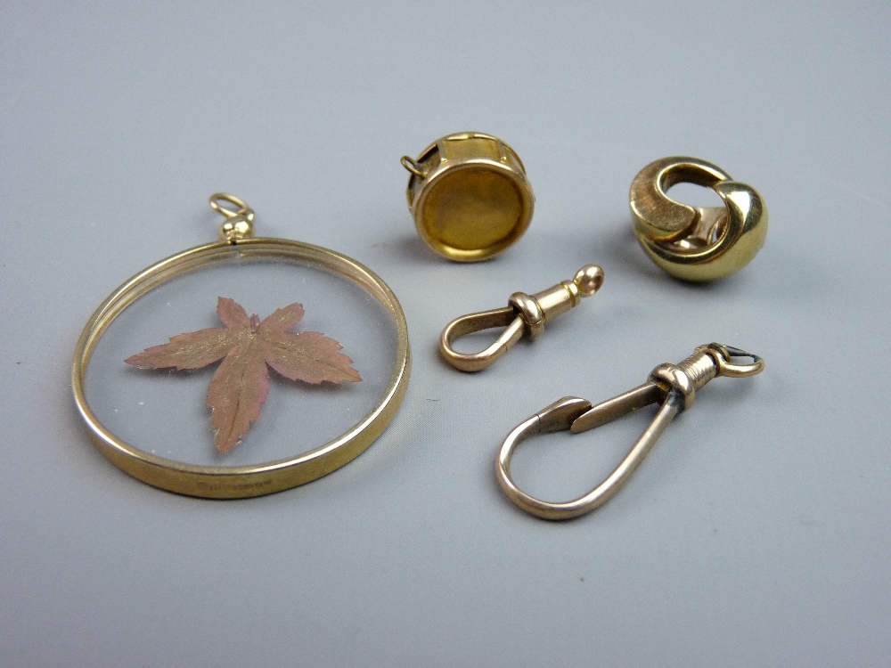 A SMALL PARCEL OF MAINLY NINE CARAT GOLD ITEMS including a nine carat gold framed glass pendant, two