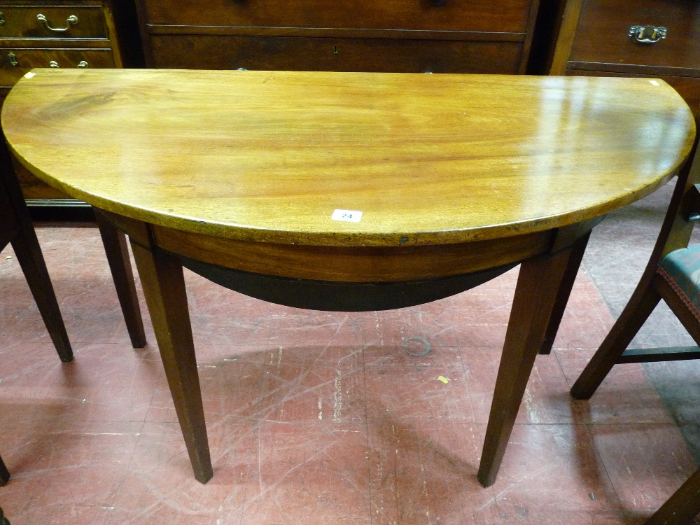 A GEORGIAN MAHOGANY SINGLE DROP LEAF CIRCULAR DINING TABLE on square tapered supports