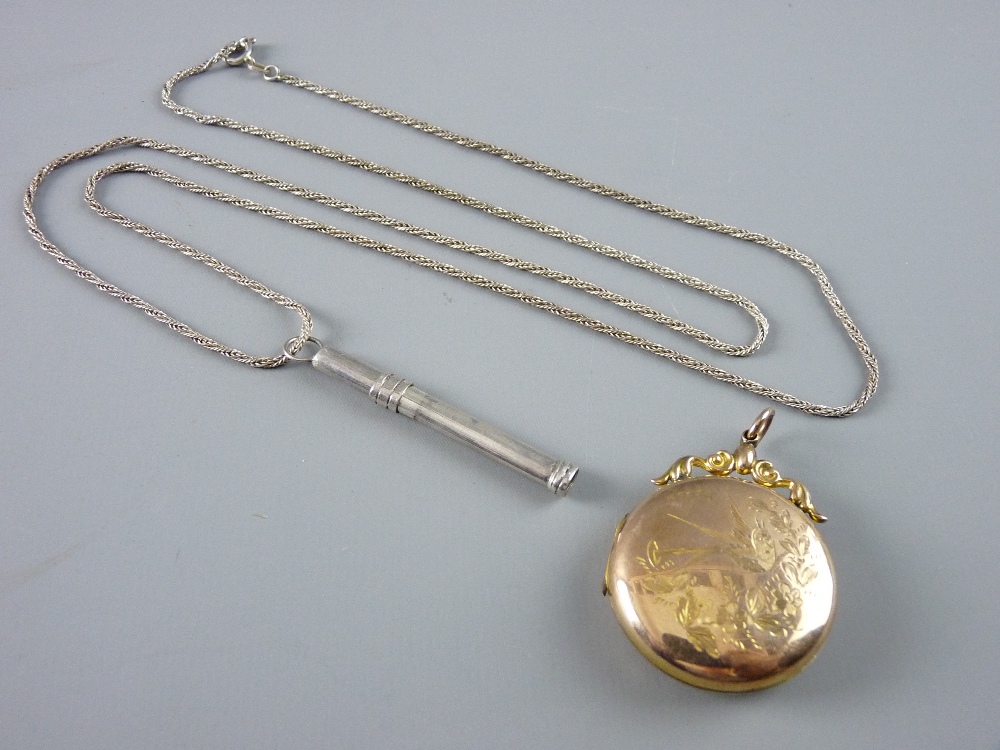 A CIRCULAR BRIGHT CUT YELLOW METAL PHOTO LOCKET, one side with a bird on a branch and the other with