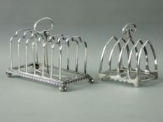 A SIX SECTION SILVER TOAST RACK on corner ball supports with feather edging, 6 troy ozs,