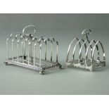 A SIX SECTION SILVER TOAST RACK on corner ball supports with feather edging, 6 troy ozs,