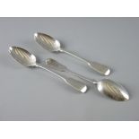 THREE WILLIAM IV HALLMARKED SILVER SERVING SPOONS, fiddle patterned, London 1835, 6.5 troy ozs