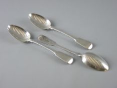 THREE WILLIAM IV HALLMARKED SILVER SERVING SPOONS, fiddle patterned, London 1835, 6.5 troy ozs