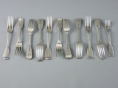 A SET OF SIX FIDDLE PATTERNED SILVER DESSERT FORKS, 8.6 troy ozs, London 1847 and a parcel of five