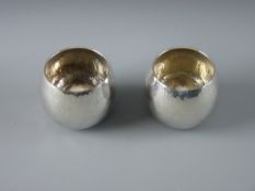 A PAIR OF BEATEN SILVER BOWLS, 8.5 troy ozs, Edinburgh 1997 by Graham Leishman Stewart