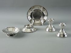 A PAIR OF SMALL SILVER CIRCULAR PEDESTAL DISHES with wavy borders, 2.5 troy ozs, Birmingham 1914,