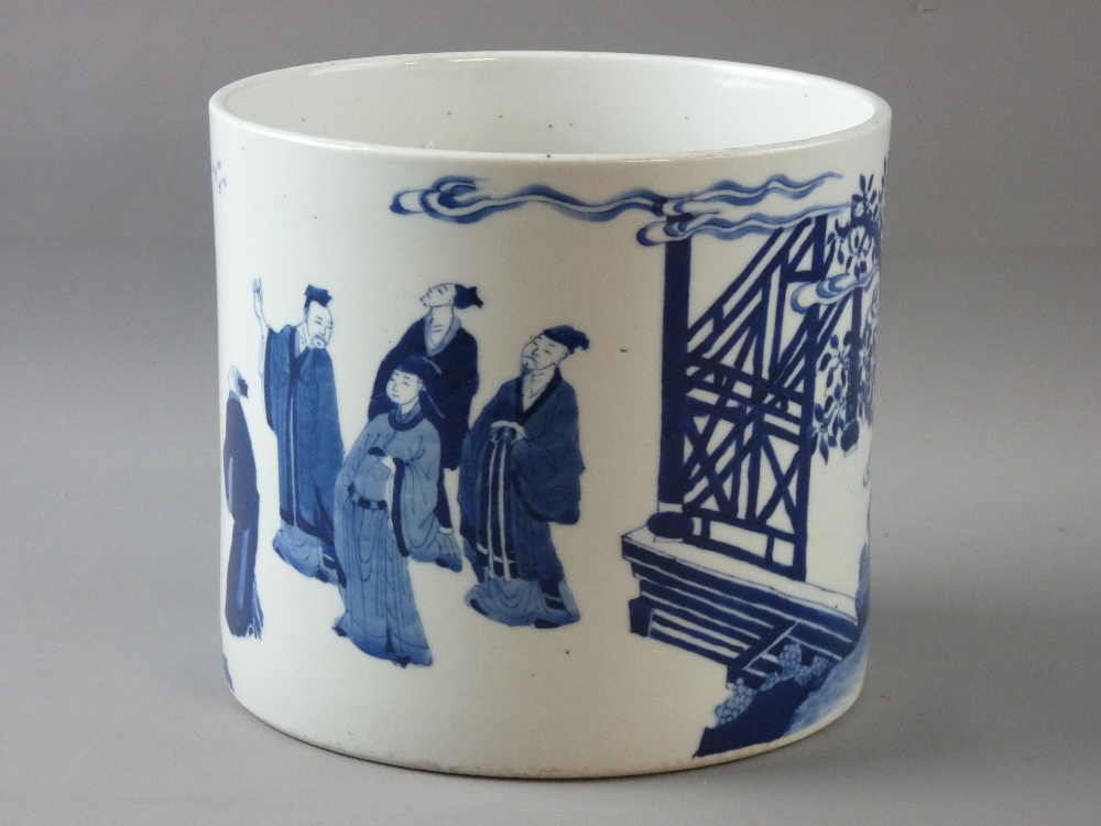 AN EARLY CHINESE BLUE & WHITE CYLINDRICAL BRUSH POT decorated with nine scholars with two groups