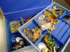 A vintage jewellery box and contents