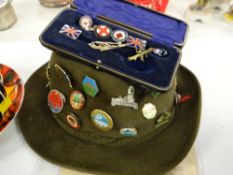 An Alpine ramblers vintage hat with tourist badges, a cased collection of badges etc
