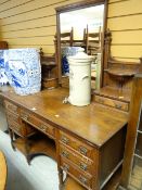 A good Edwardian kneehole dressing table by Trapnell & Gane with centre mirror