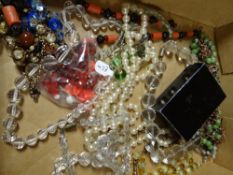 A bag of mixed jewellery etc