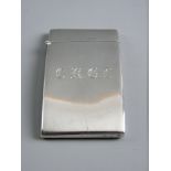 A HALLMARKED SILVER CALLING CARD CASE by Goldsmiths Company, the slightly curved case with hinged