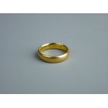 A TWENTY TWO CARAT GOLD MEDIUM WEDDING BAND, 6 grms