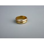 A FIFTEEN CARAT GOLD DOUBLE BAND WEDDING RING, 7.2 grms