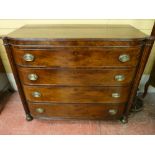 A GEORGIAN MAHOGANY CHEST of four drawers, the reeded edge top with reeded pillar side decorations