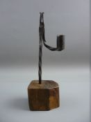 AN ANTIQUE WROUGHT IRON RUSH LIGHT HOLDER, late 18th/early 19th Century in twisted form, the nip