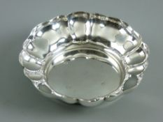 A MODERN SILVER CIRCULAR DISH with deep border, 5.6 troy ozs, Birmingham 1961