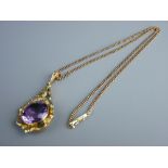 A FINE LINK GOLD CHAIN with a scrolled and leaf mounted circular purple quartz pendant, 16.5 grms
