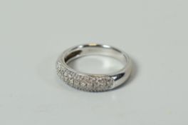 AN 18CT WHITE GOLD DIAMOND CLUSTER RING, 3.5gms