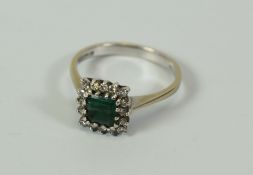 AN 18CT WHITE GOLD EMERALD & DIAMOND CLUSTER RING, 3.4gms