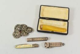 A SMALL PARCEL OF BIJOUTERIE including a set of five silver buttons each detailed in relief with