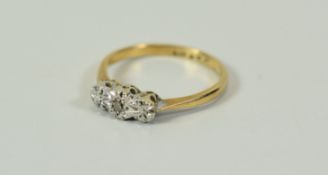 A DIAMOND RING IN 9CT & PLATINUM, 1.8gms