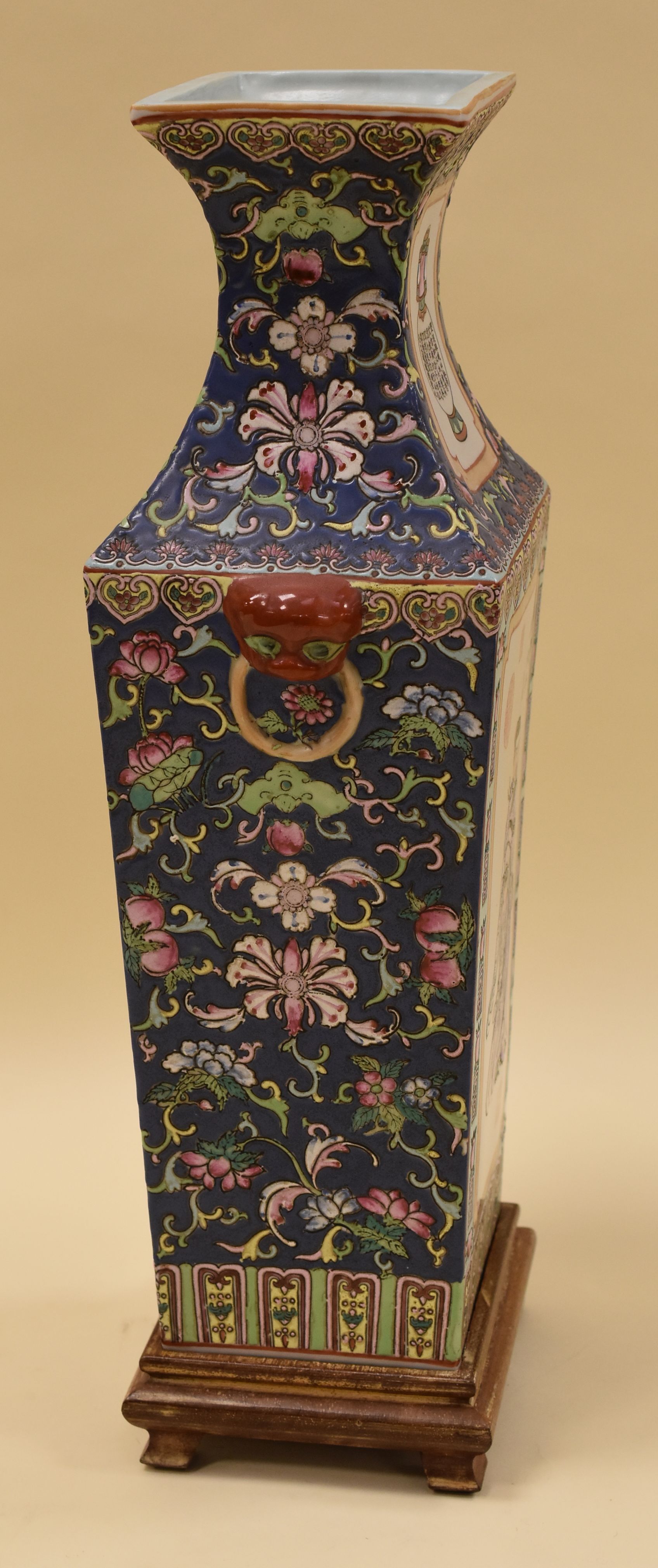 A TWENTIETH CENTURY JAPANESE VASE having a square base, the body tapering to a shaped neck and - Image 3 of 3