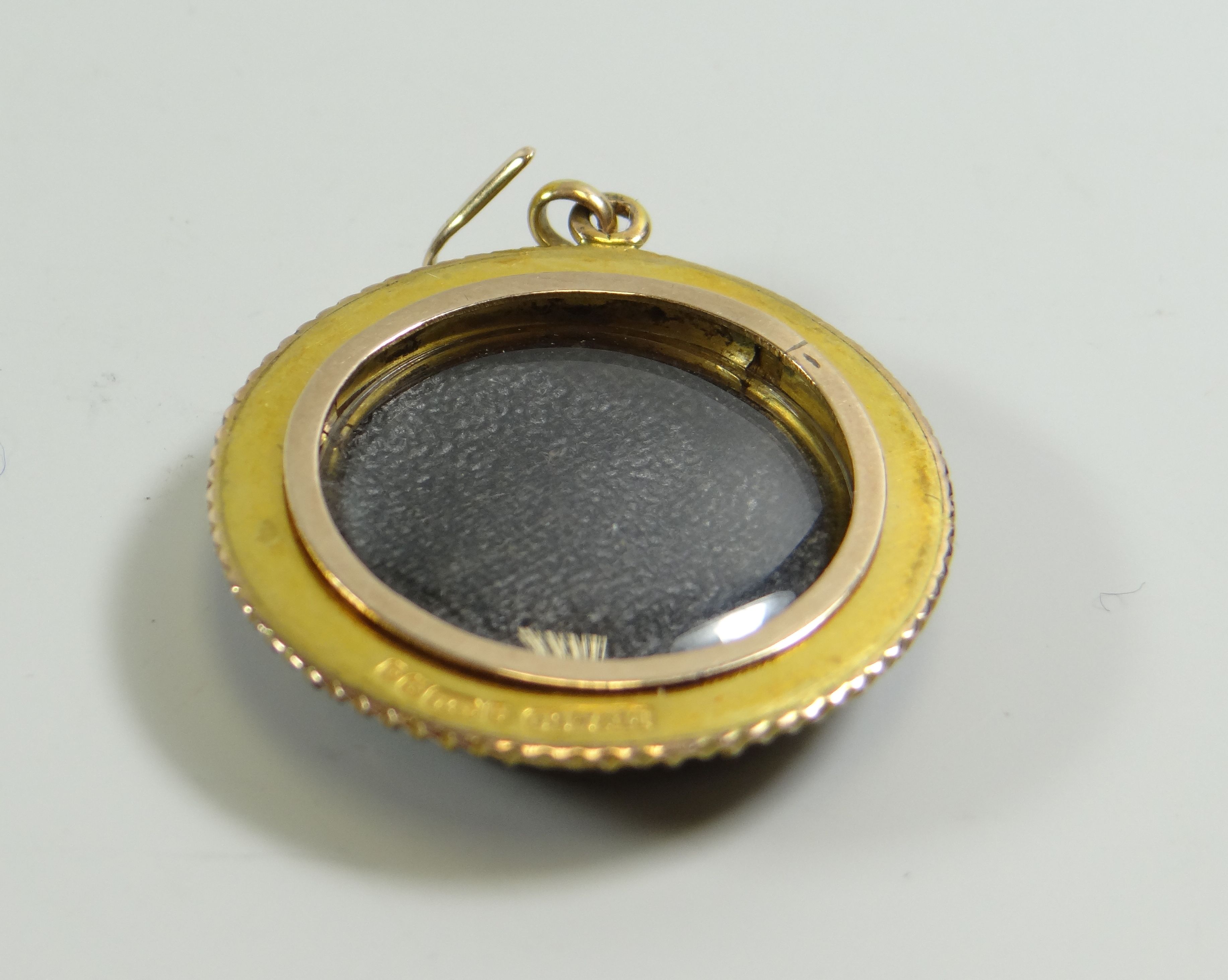 A 9CT GOLD & PEARL CIRCULAR ANTIQUE LOCKET, 5.2gms - Image 2 of 2