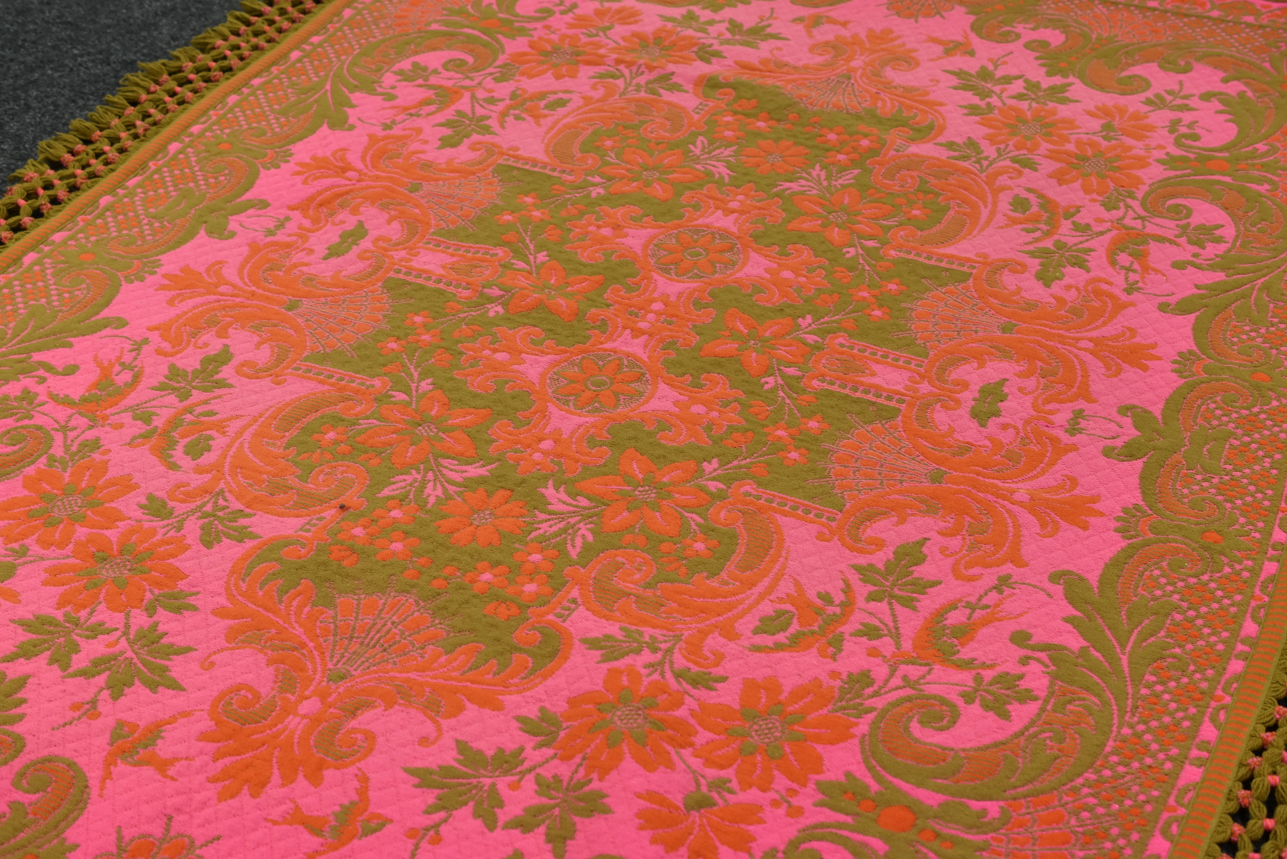 A SPANISH 'CASA PUPO' WOOL BLANKET in bright pink and green, 302 x 185cms - Image 2 of 3