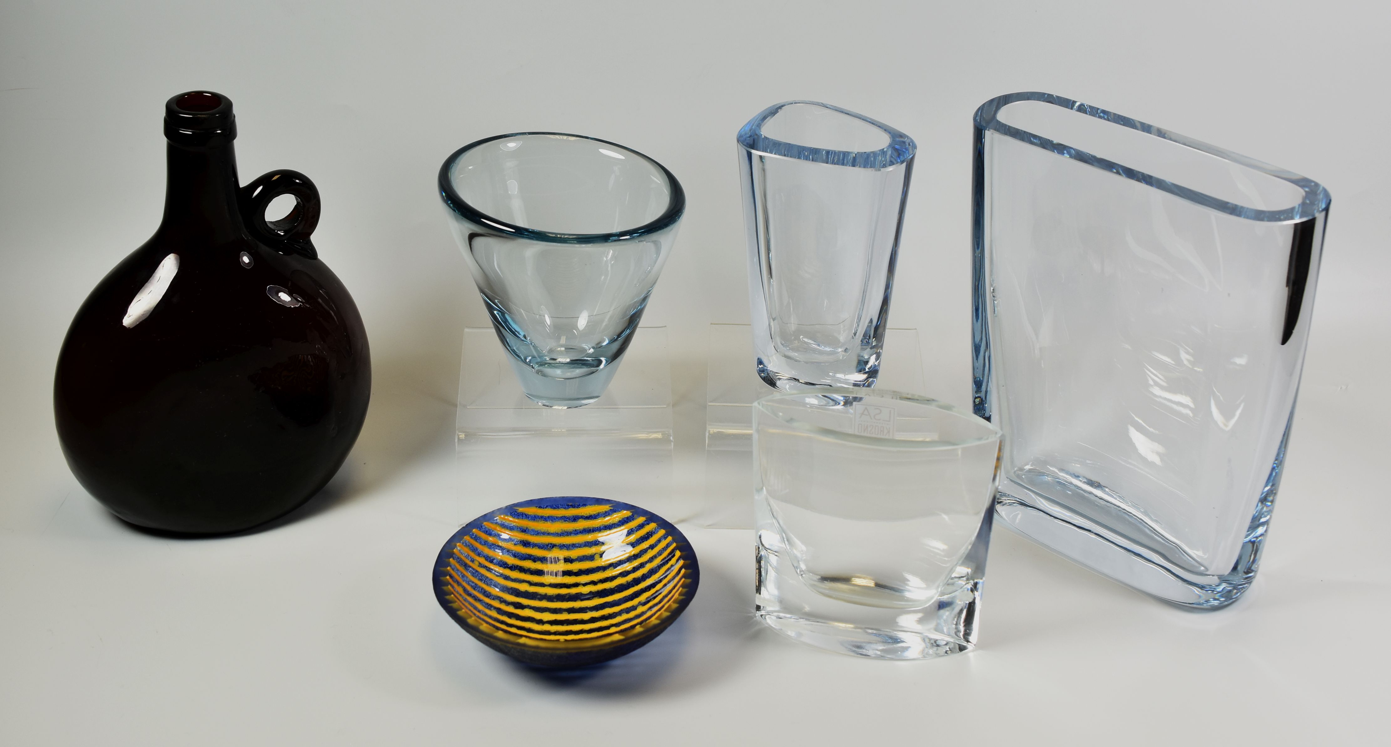 A PARCEL OF SWEDISH & OTHER ART GLASS