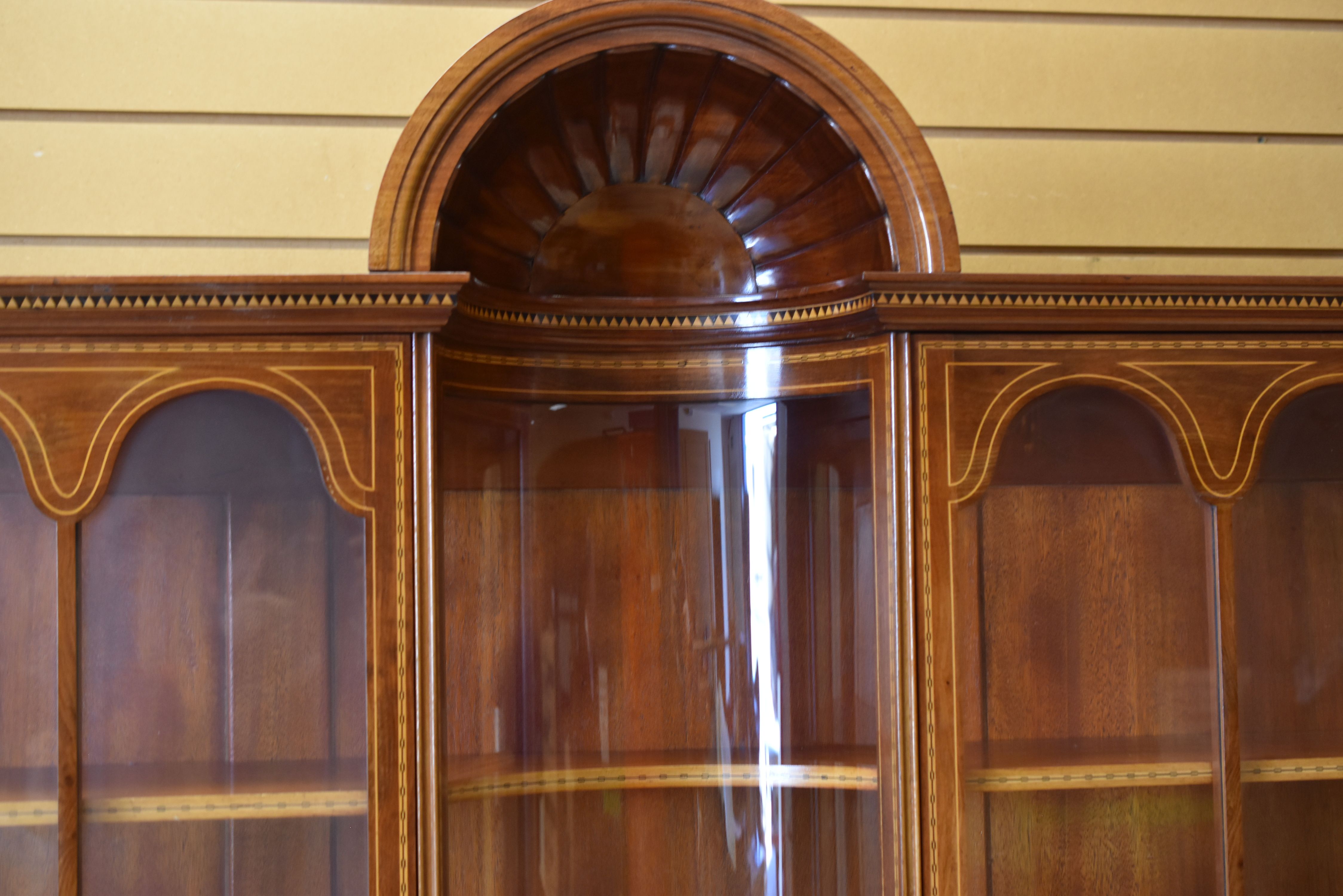 A FINE QUALITY INLAID MAHOGANY DISPLAY CABINET having a cupboard base raised over a platform and - Image 3 of 10