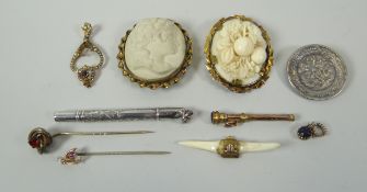A SMALL PARCEL OF MIXED JEWELLERY including two cameo brooches, 9ct gold seed-pearl pendant etc