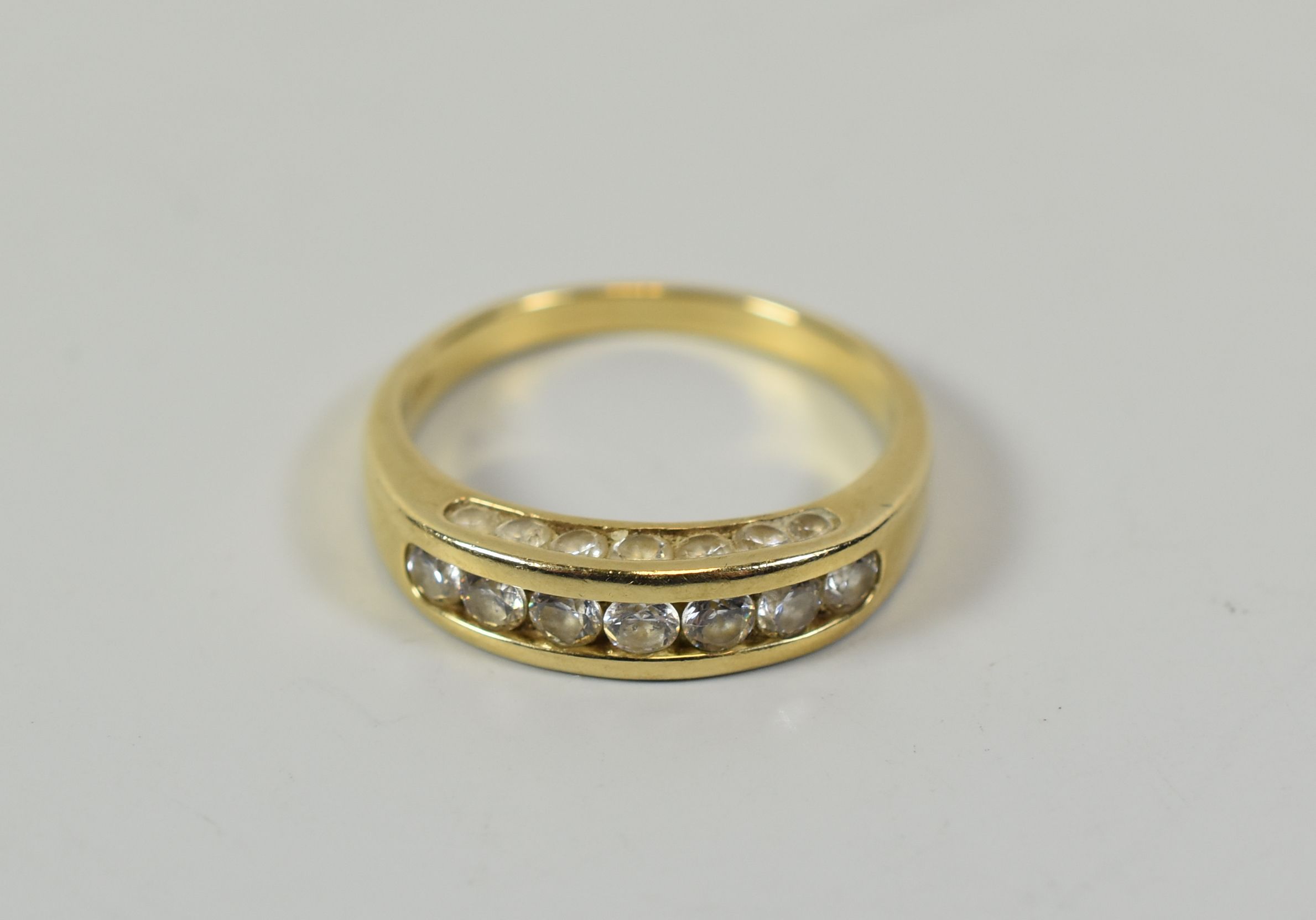 A 9CT GOLD SEVEN STONE DIAMOND RING, 2.8gms