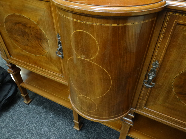 A FINE QUALITY INLAID MAHOGANY DISPLAY CABINET having a cupboard base raised over a platform and - Image 10 of 10