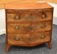 A GOOD TURN OF THE CENTURY BOW FRONT MAHOGANY CHEST OF DRAWERS of three graduated drawers and pull