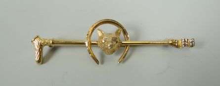 A 14K GOLD HUNTING STOCK-PIN featuring riding crop, fox head and horseshoe, 5.8gms