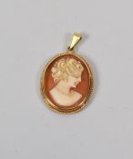 A 9CT GOLD MOUNTED OVAL CAMEO PENDANT