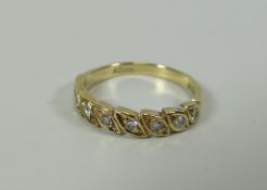 A 9CT YELLOW GOLD & DIAMOND RING, 2.1gms