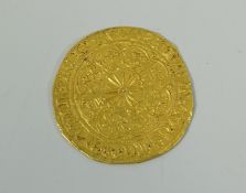 AN EDWARD IV GOLD ROSE NOBLE / RYAL HAMMERED COIN, dated 1461, 3.9gms