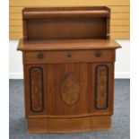 AN EARLY TWENTIETH CENTURY OAK SIDEBOARD of small proportions, the base with concave fluted door and