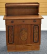 AN EARLY TWENTIETH CENTURY OAK SIDEBOARD of small proportions, the base with concave fluted door and