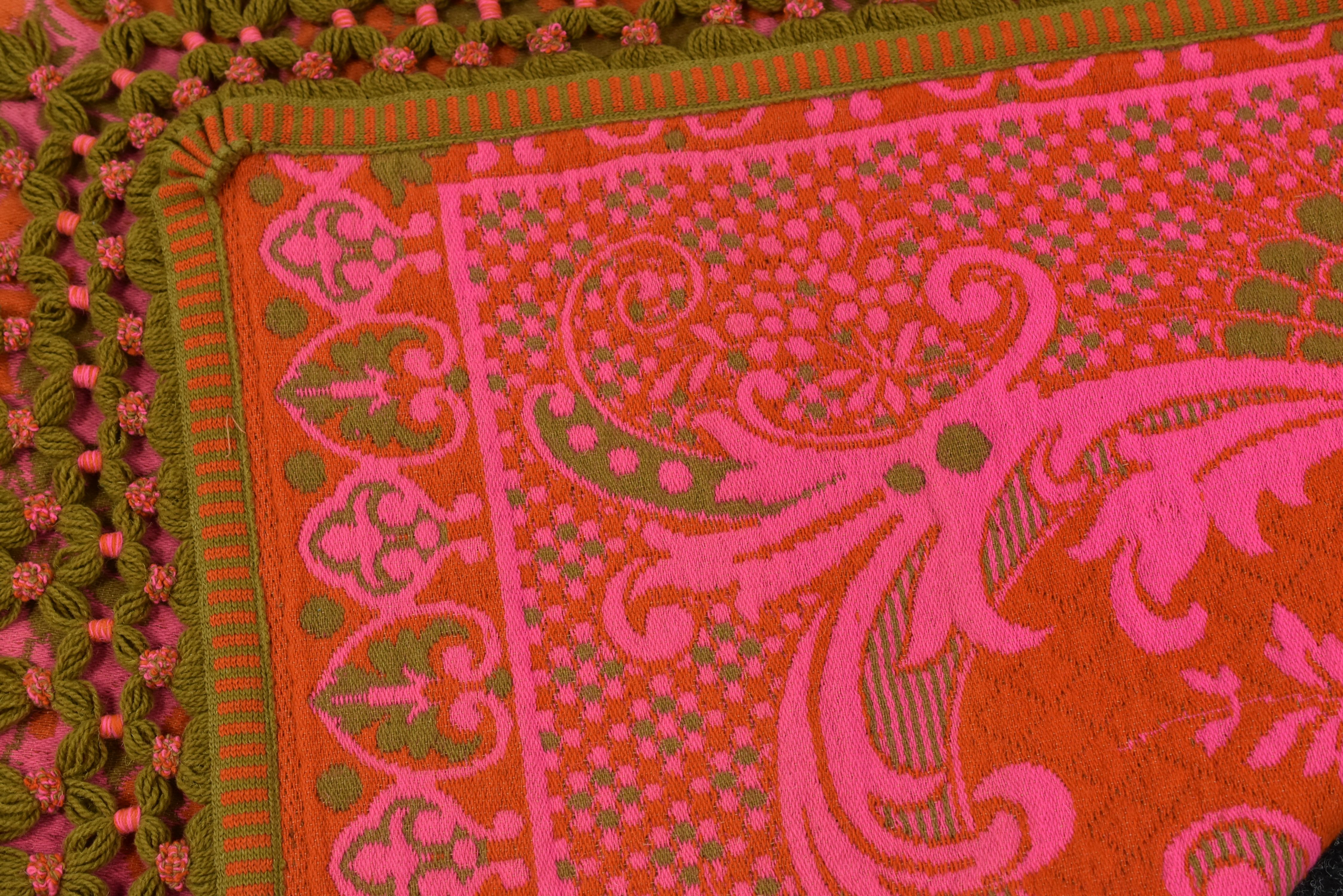 A SPANISH 'CASA PUPO' WOOL BLANKET in bright pink and green, 302 x 185cms - Image 3 of 3