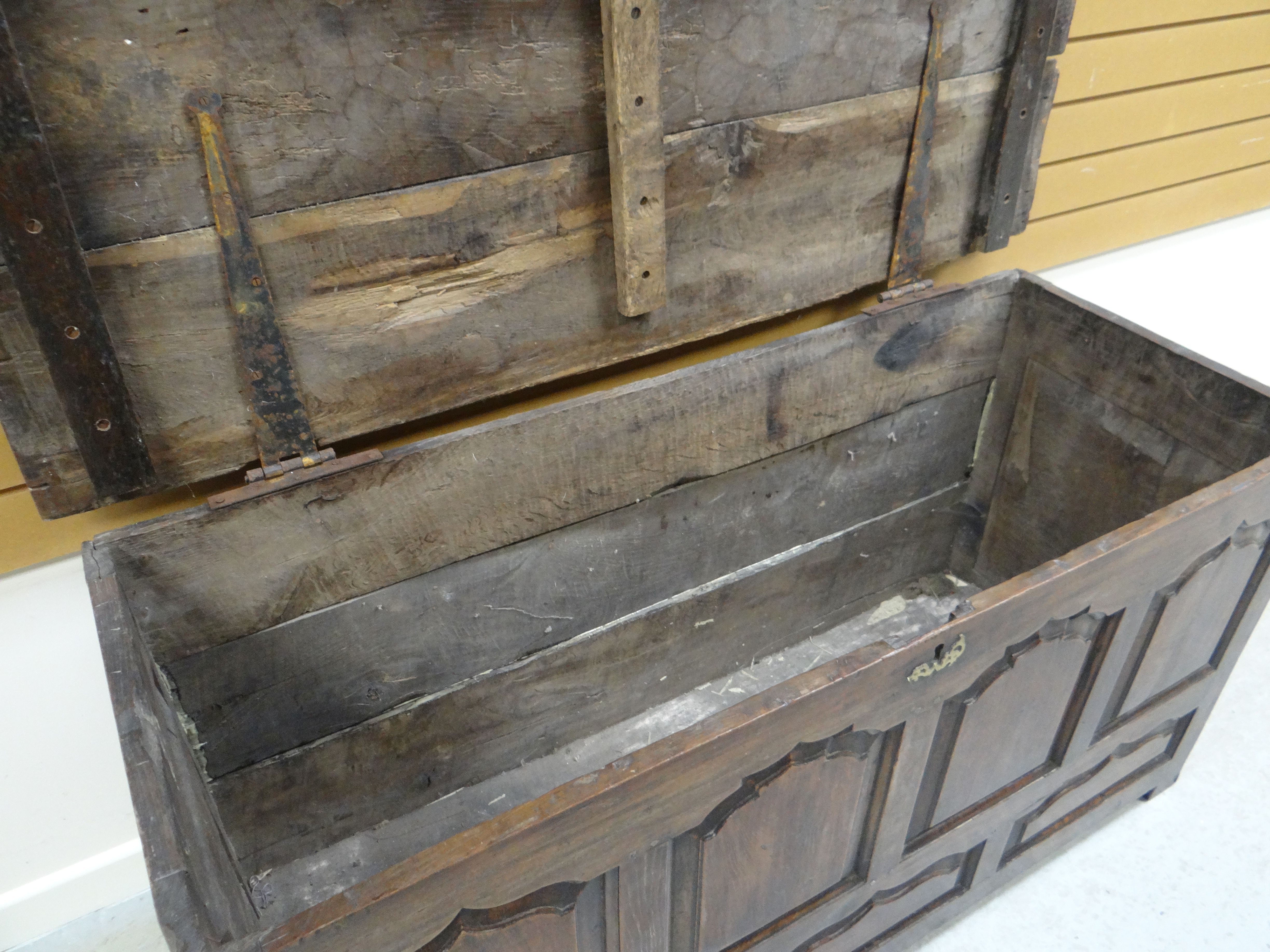 AN EARLY NINETEENTH CENTURY OAK COFFER CHEST having a four-ogee panelled facade and with two plank - Image 2 of 2