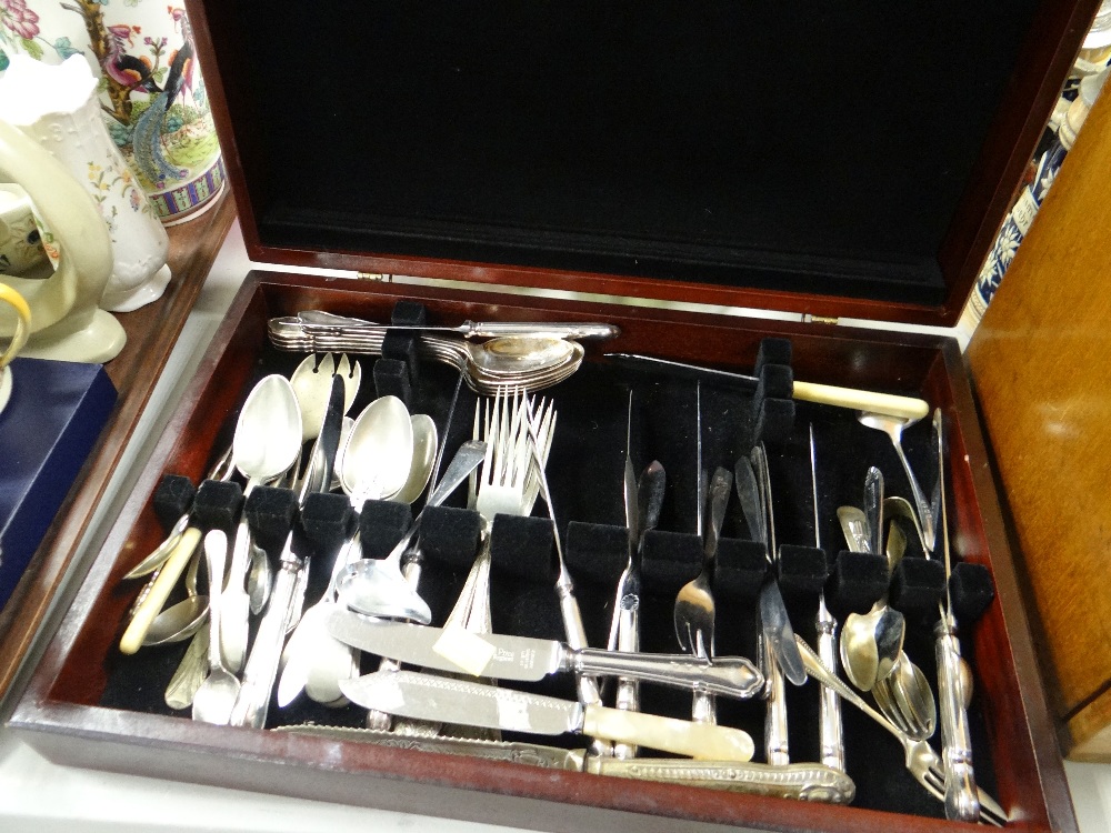 An Arthur Price cutlery box and non matching mixed contents