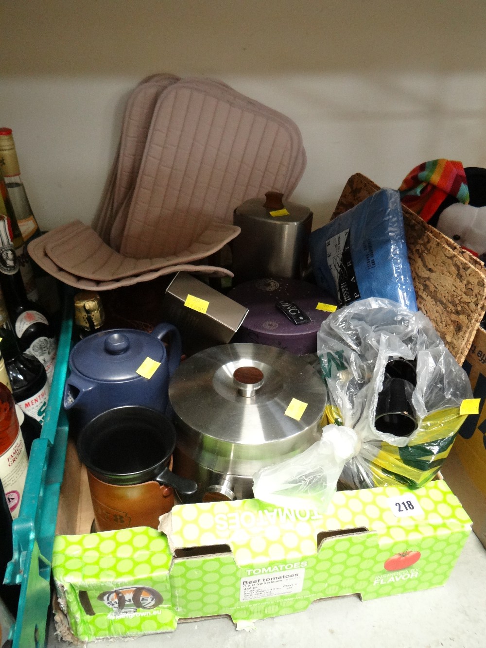 A box of household items including kitchen ware etc