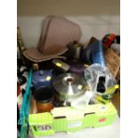 A box of household items including kitchen ware etc