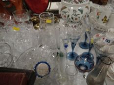 A quantity of mixed glassware including four Italian champagne flutes