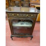 AN EDWARDIAN MAHOGANY SIDE CABINET, the single frieze drawer with blind fretwork decoration and