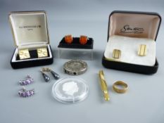 A PARCEL OF MAINLY YELLOW METAL CUFFLINKS, a clip and a nine carat gold wedding band etc